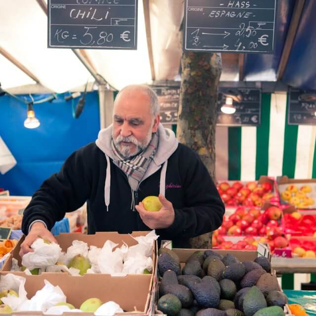 Market in Paris by derekskey is licensed under CC BY 2.0.