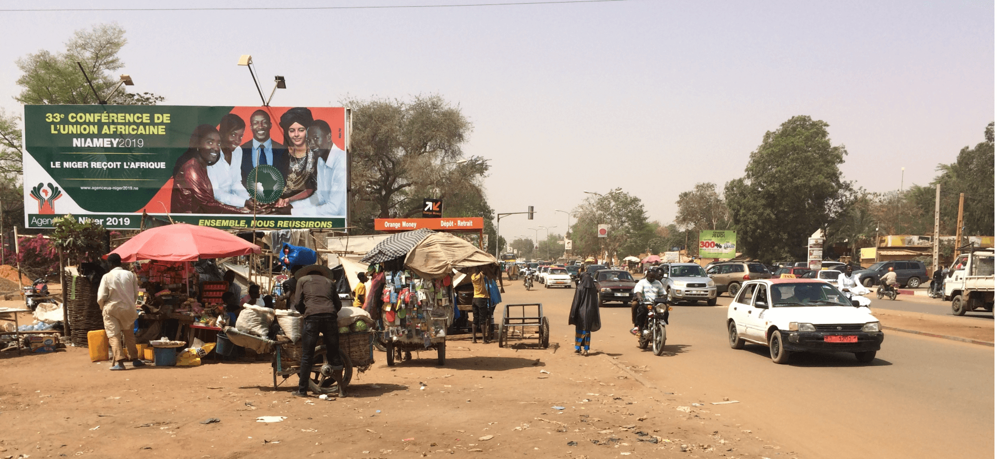 Niger, Niamey, Boulevard Mali Béro (2)(Rue IB-56) by NigerTZai